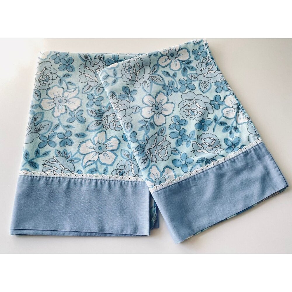Vintage 70s pillowcases, blue white flowers, Dan River Dantrel, pair of casings